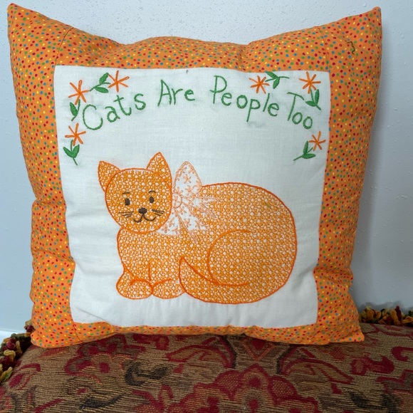 MCM cat pillow - Picture 2 of 3